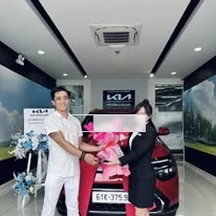 Hoạt động tư vấn và giao xe Kia tại Bình Dương 4